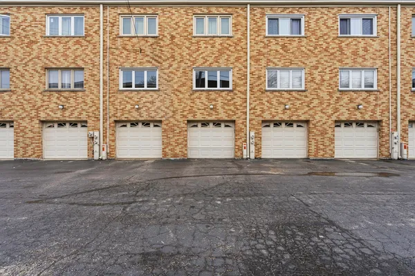 $199,900 | 10221 South Komensky Avenue, Unit 1E, Oak Lawn, IL 60453