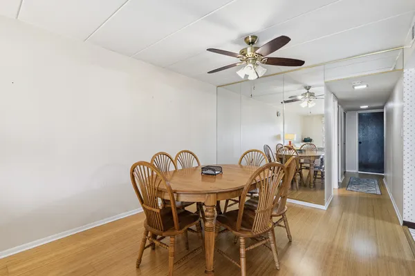 $199,900 | 10221 South Komensky Avenue, Unit 1E, Oak Lawn, IL 60453