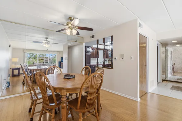 $199,900 | 10221 South Komensky Avenue, Unit 1E, Oak Lawn, IL 60453