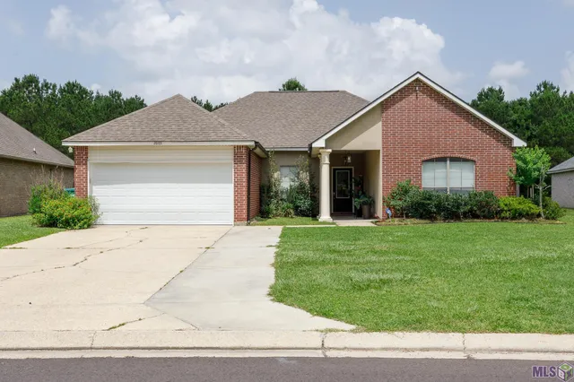 $268,000 | 26101 Glenbrooke Drive, Denham Springs, LA 70726