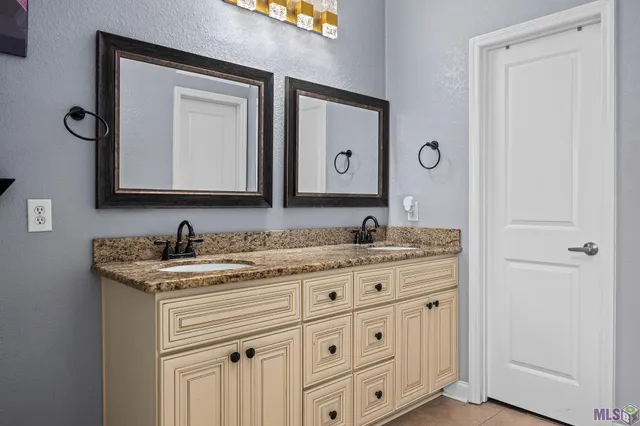 $268,000 | 26101 Glenbrooke Drive, Denham Springs, LA 70726