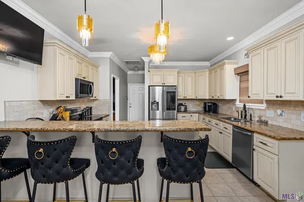 $268,000 | 26101 Glenbrooke Drive, Denham Springs, LA 70726