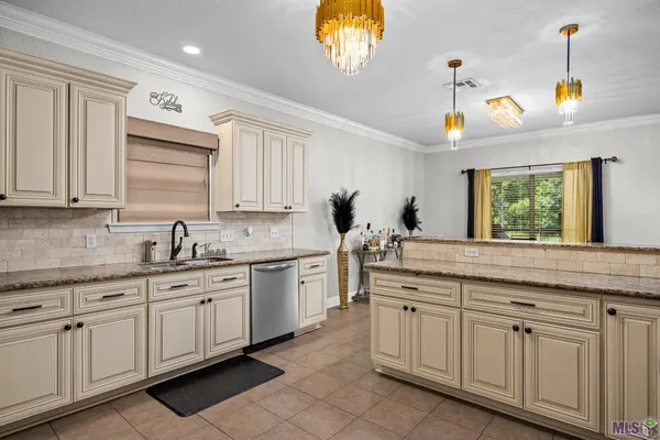 $268,000 | 26101 Glenbrooke Drive, Denham Springs, LA 70726