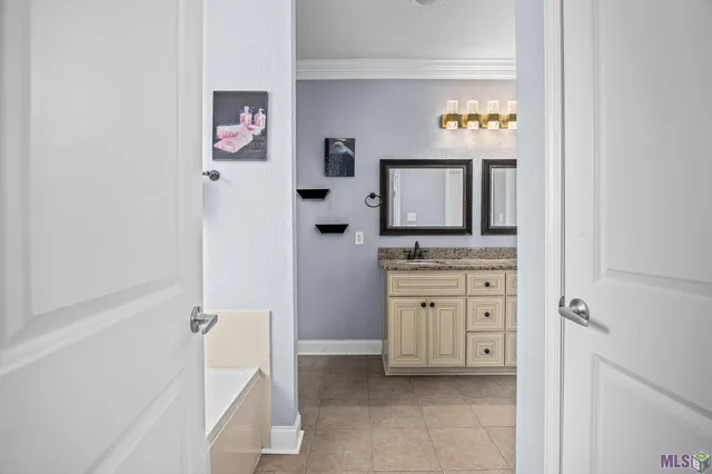 $268,000 | 26101 Glenbrooke Drive, Denham Springs, LA 70726