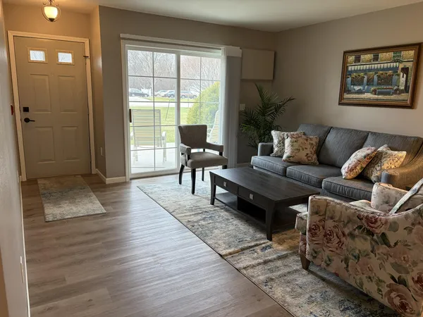 $229,000 | 274 Minz Park Circle, Unit 1, West Bend, WI 53095