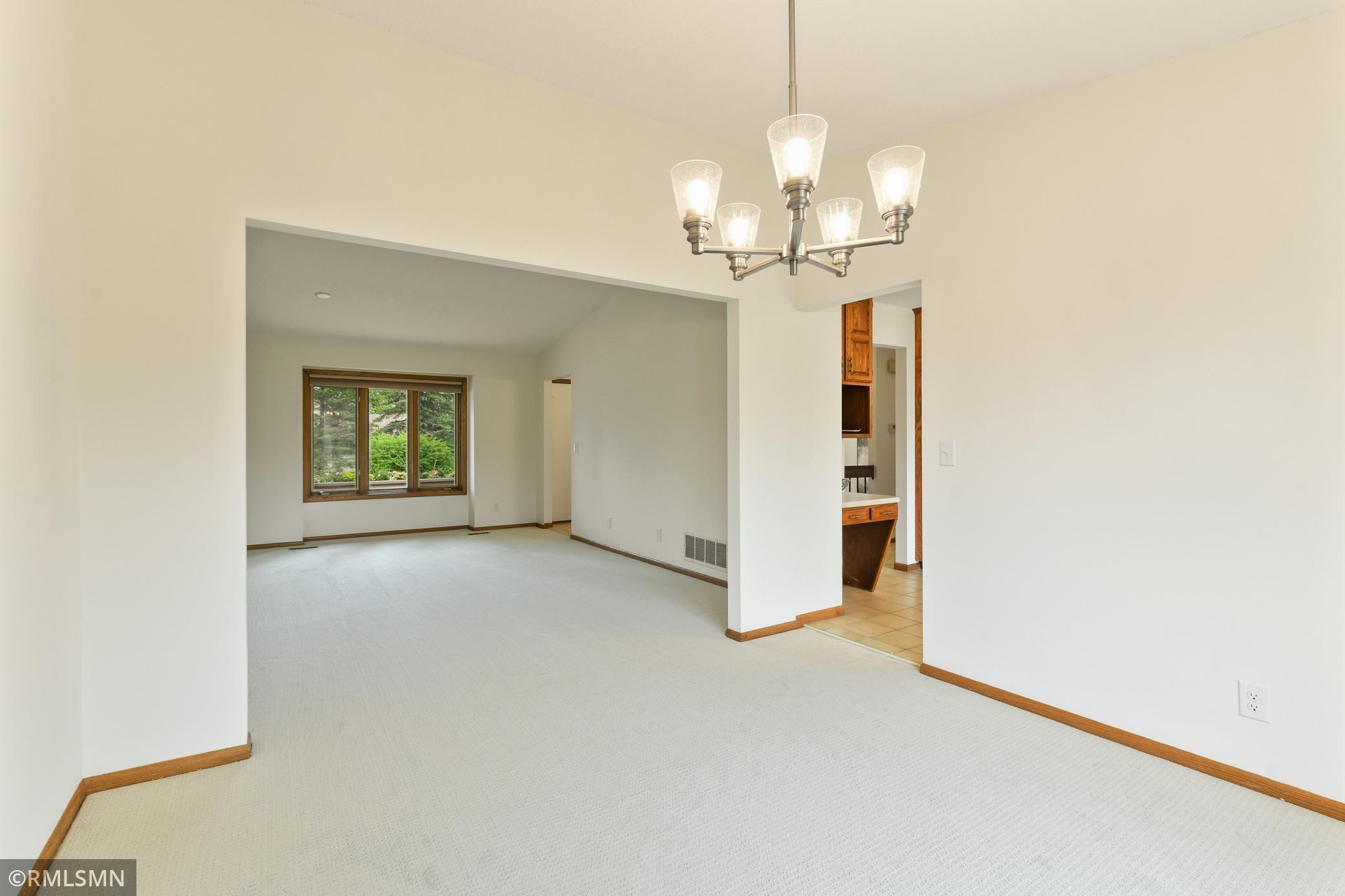 9520 Woodbridge Road Bloomington, MN 55438 - Photo 16 of 37