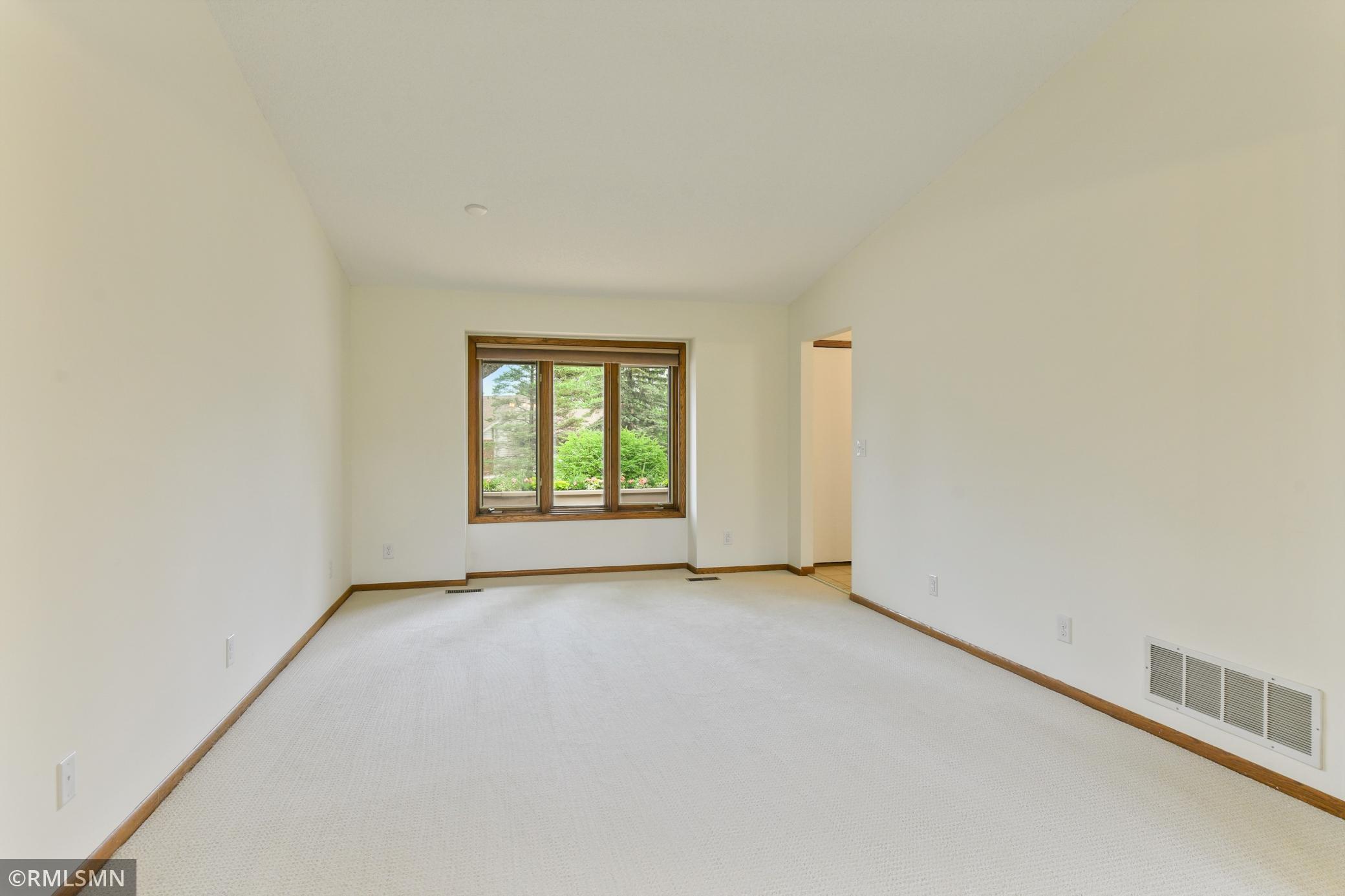 9520 Woodbridge Road Bloomington, MN 55438 - Photo 18 of 37