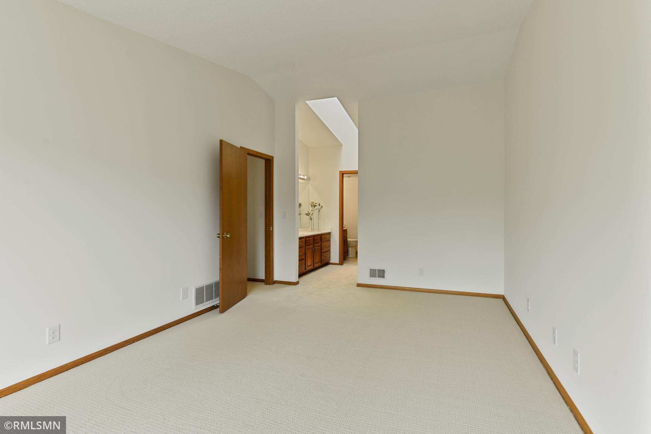 9520 Woodbridge Road Bloomington, MN 55438 - Photo 20 of 37