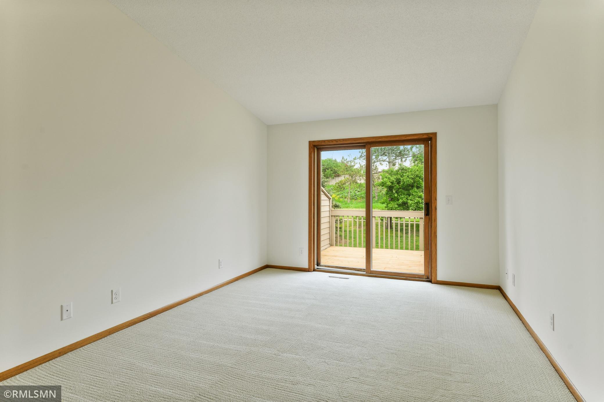 9520 Woodbridge Road Bloomington, MN 55438 - Photo 21 of 37