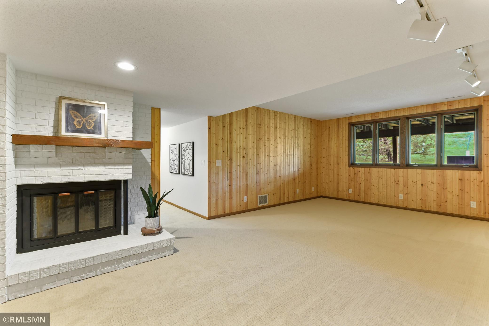 9520 Woodbridge Road Bloomington, MN 55438 - Photo 27 of 37