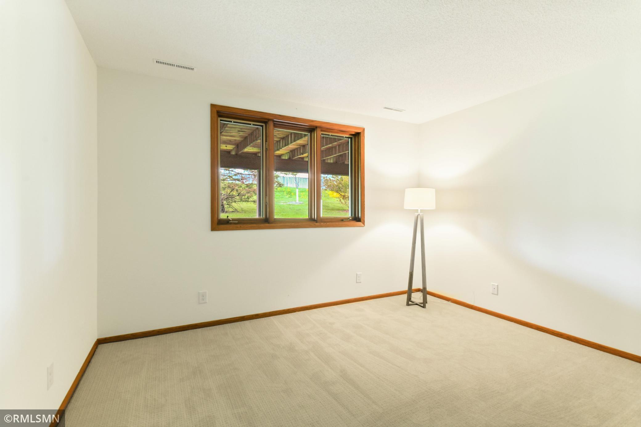9520 Woodbridge Road Bloomington, MN 55438 - Photo 28 of 37