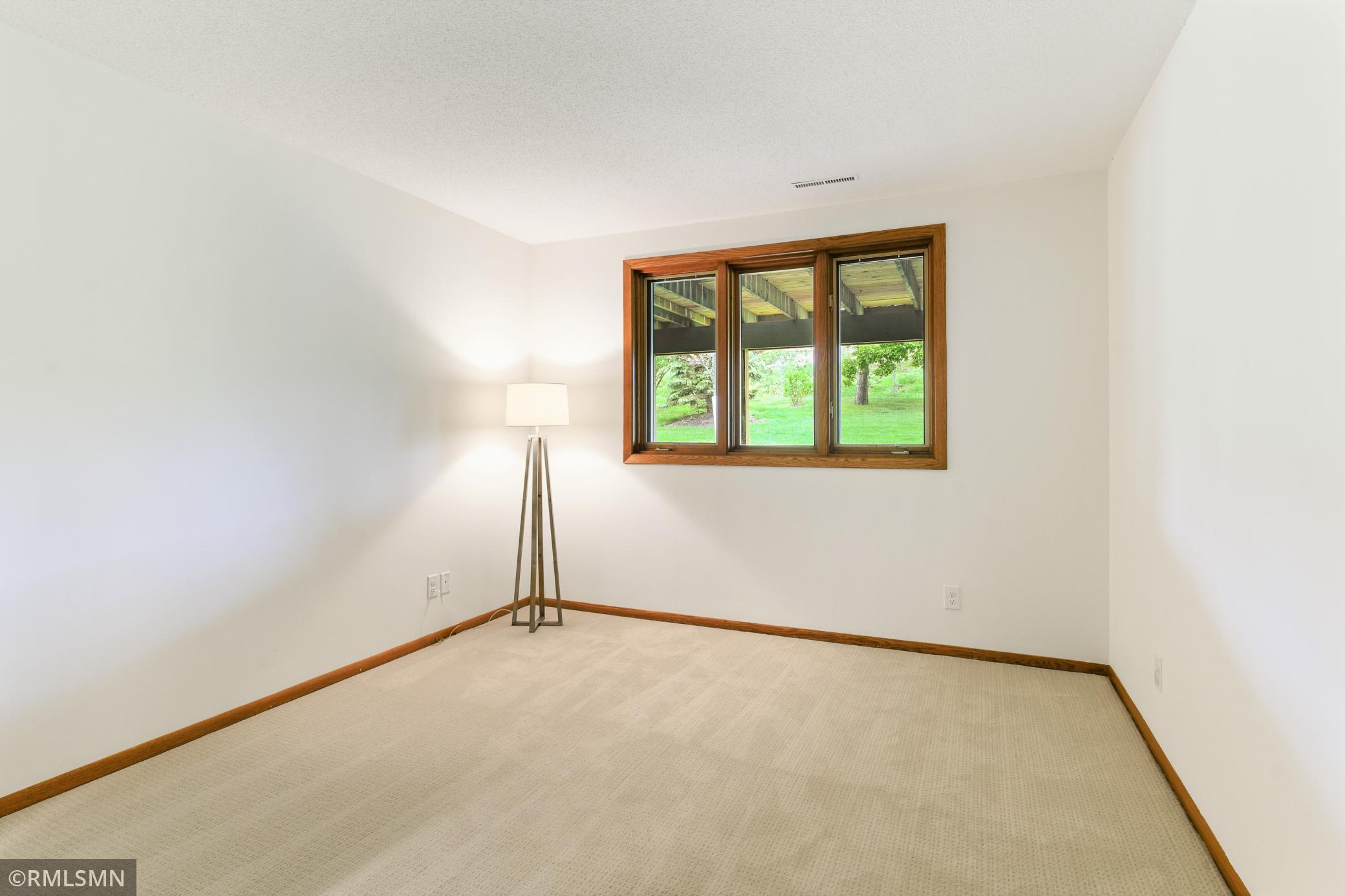 9520 Woodbridge Road Bloomington, MN 55438 - Photo 31 of 37
