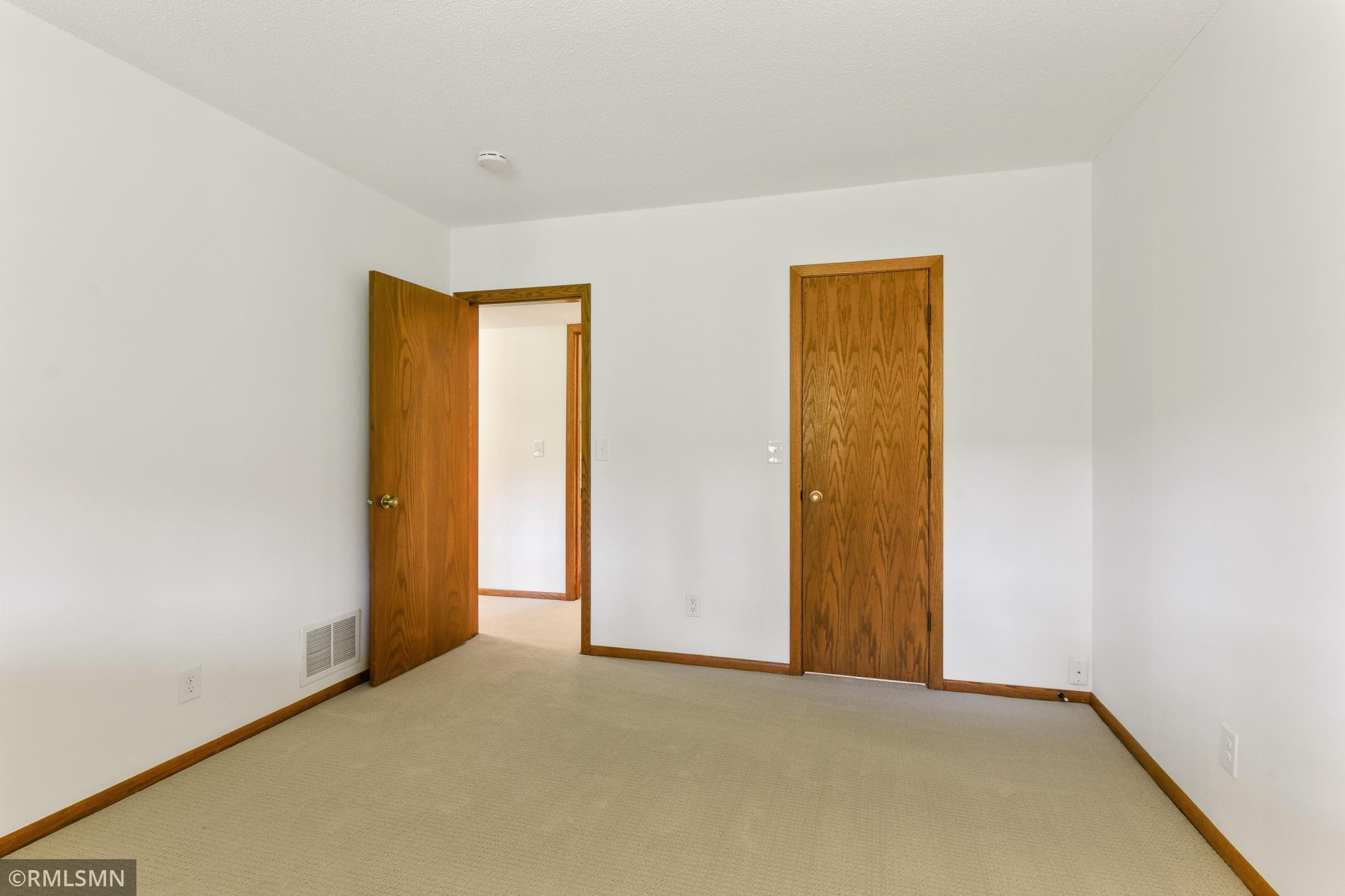 9520 Woodbridge Road Bloomington, MN 55438 - Photo 32 of 37
