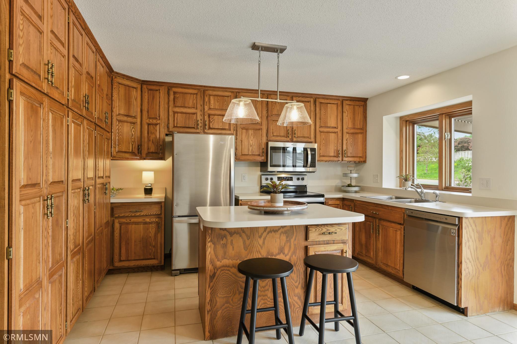 9520 Woodbridge Road Bloomington, MN 55438 - Photo 10 of 37