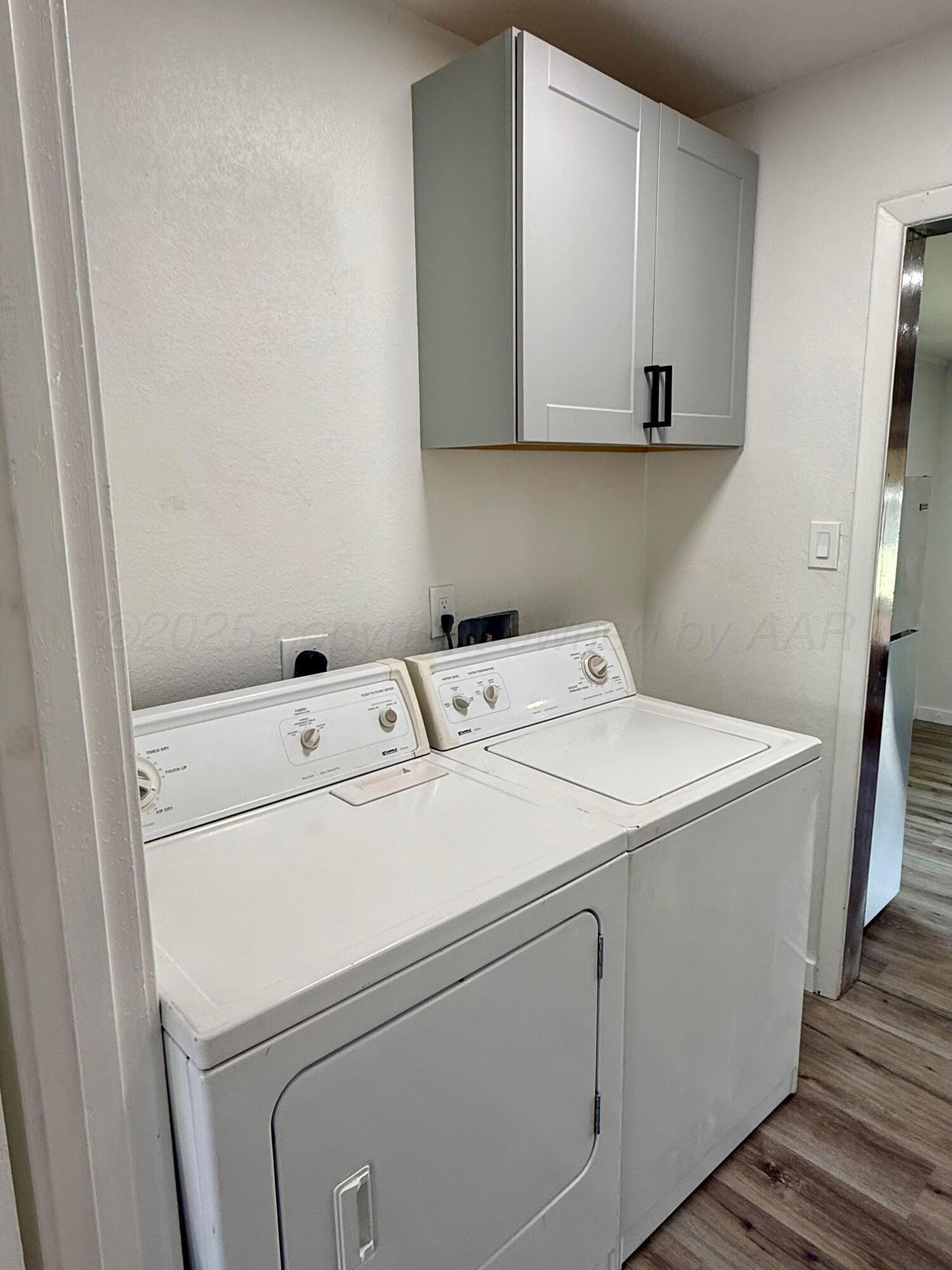 1303 Boyd Street Borger, TX 79007 - Photo 8 of 19 a utility room with dryer and washer