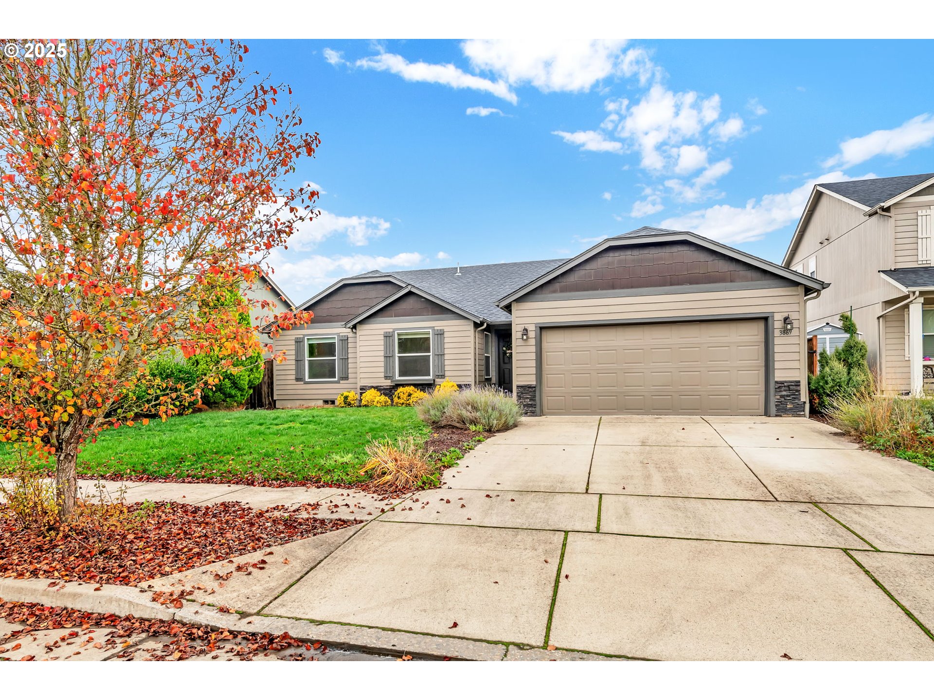 3869 Gusty Avenue Northeast Albany, OR 97322 - Photo 1 of 47 a front view of a house with garden