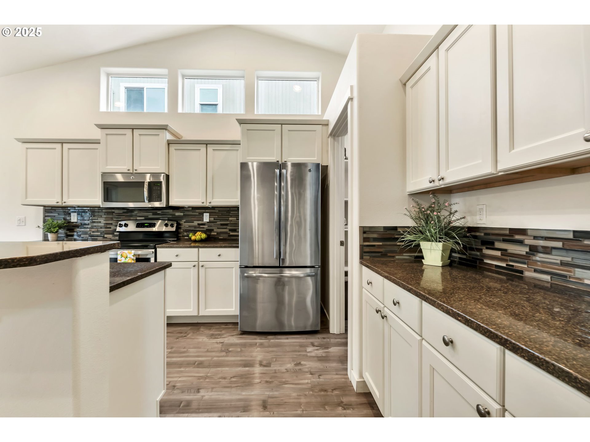 3869 Gusty Avenue Northeast Albany, OR 97322 - Photo 18 of 47 a kitchen with granite countertop a refrigerator stove top oven and sink