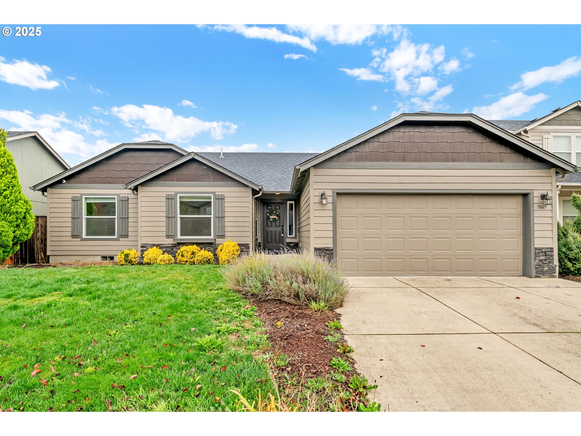 3869 Gusty Avenue Northeast Albany, OR 97322 - Photo 2 of 47 a front view of house with yard