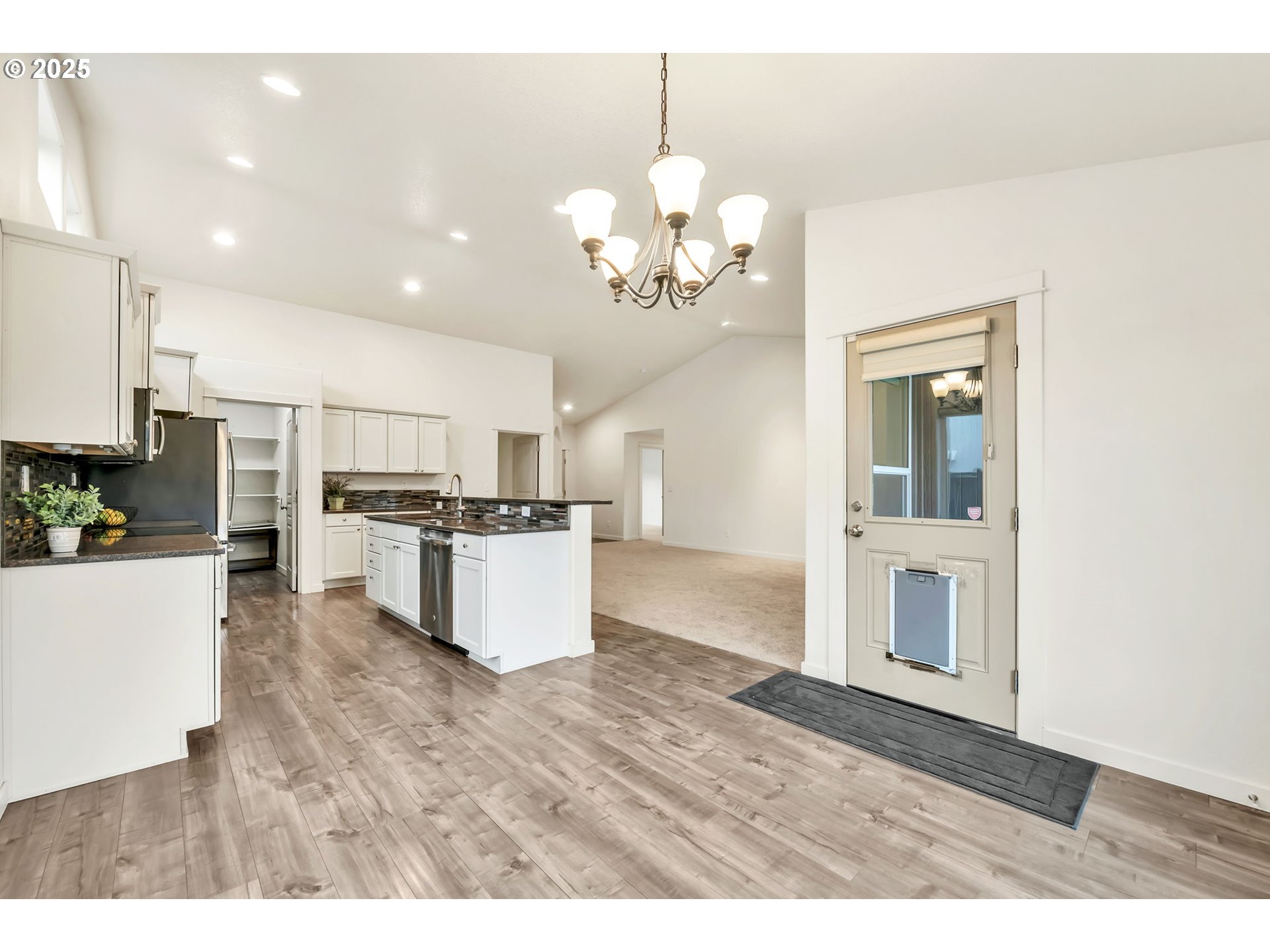 3869 Gusty Avenue Northeast Albany, OR 97322 - Photo 8 of 47 a view of kitchen with sink and microwave