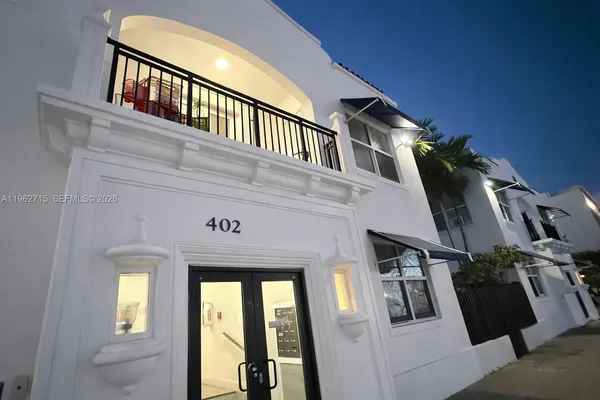 a view of entryway with a front door
