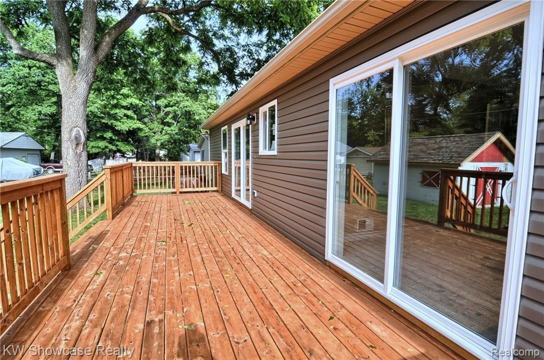 554 Snyder Road Highland, MI 48357 - Photo 26 of 32 Deck_2nd_View.jpg