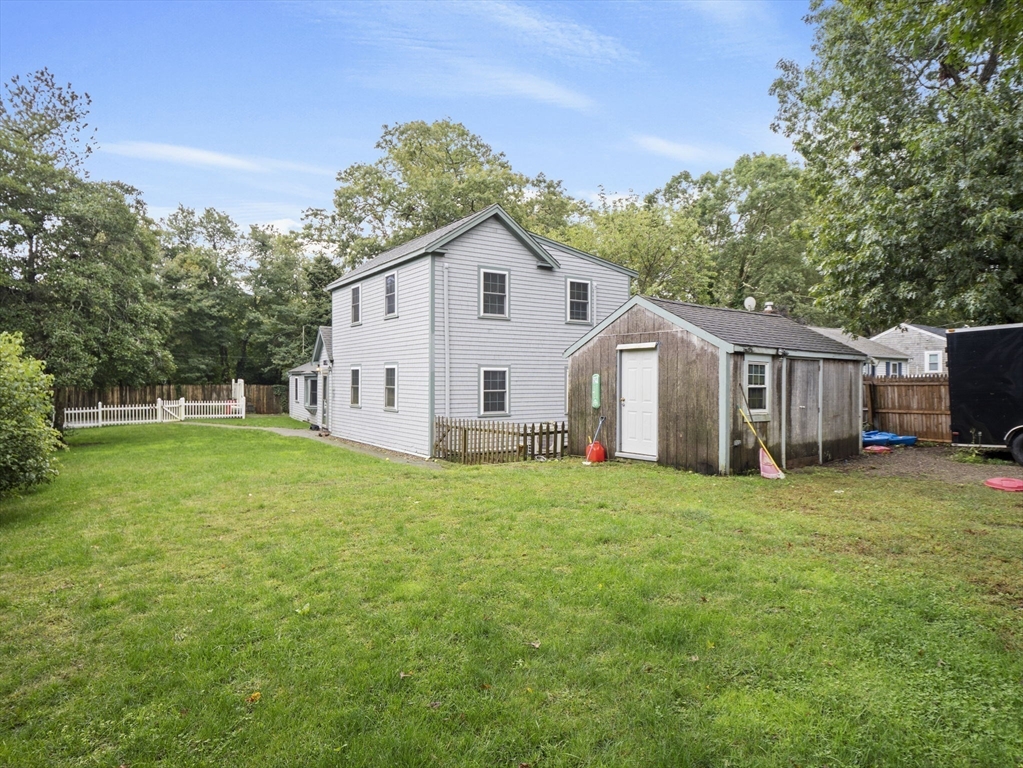 33 Lake Road Yarmouth, MA 02673 - Photo 5 of 34