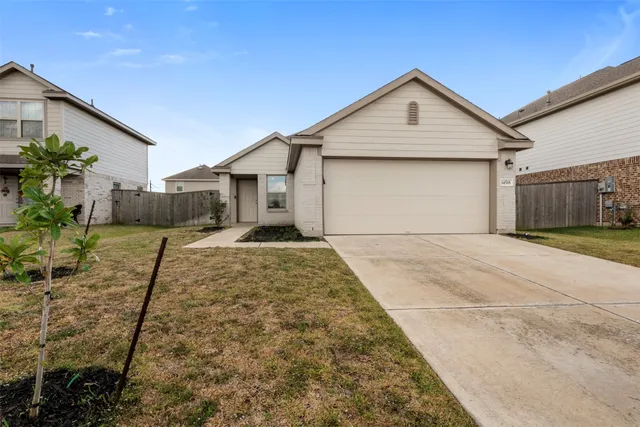 $229,900 | 14518 Broadbury Pond Road, Rosharon, TX 77583