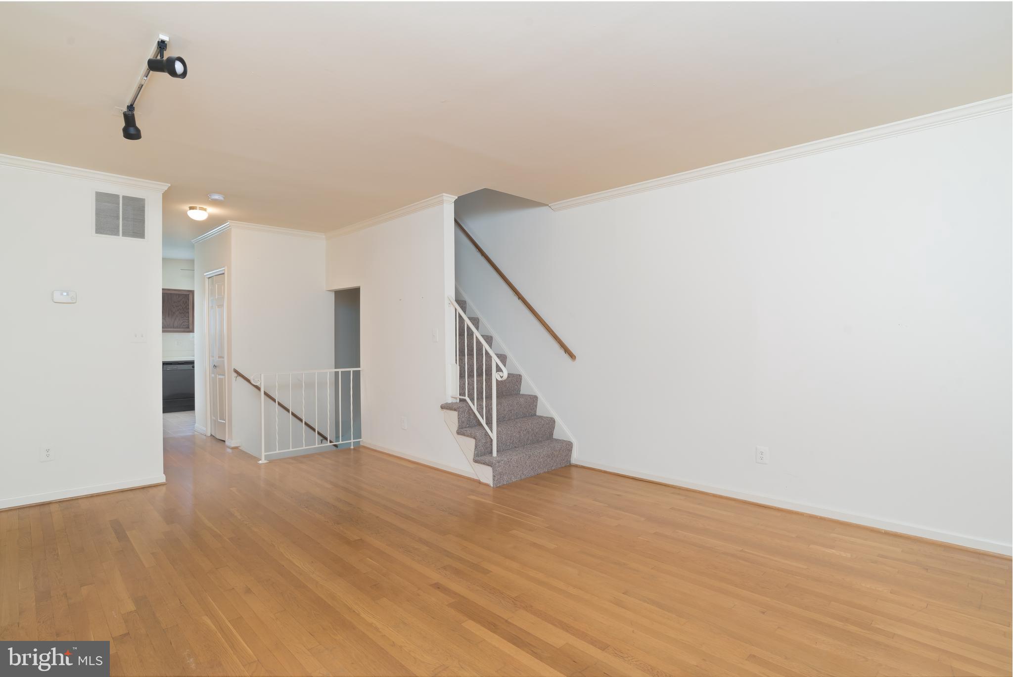 950 South Rolfe Street Arlington, VA 22204 - Photo 11 of 30 Main Level Living/Dining Combo