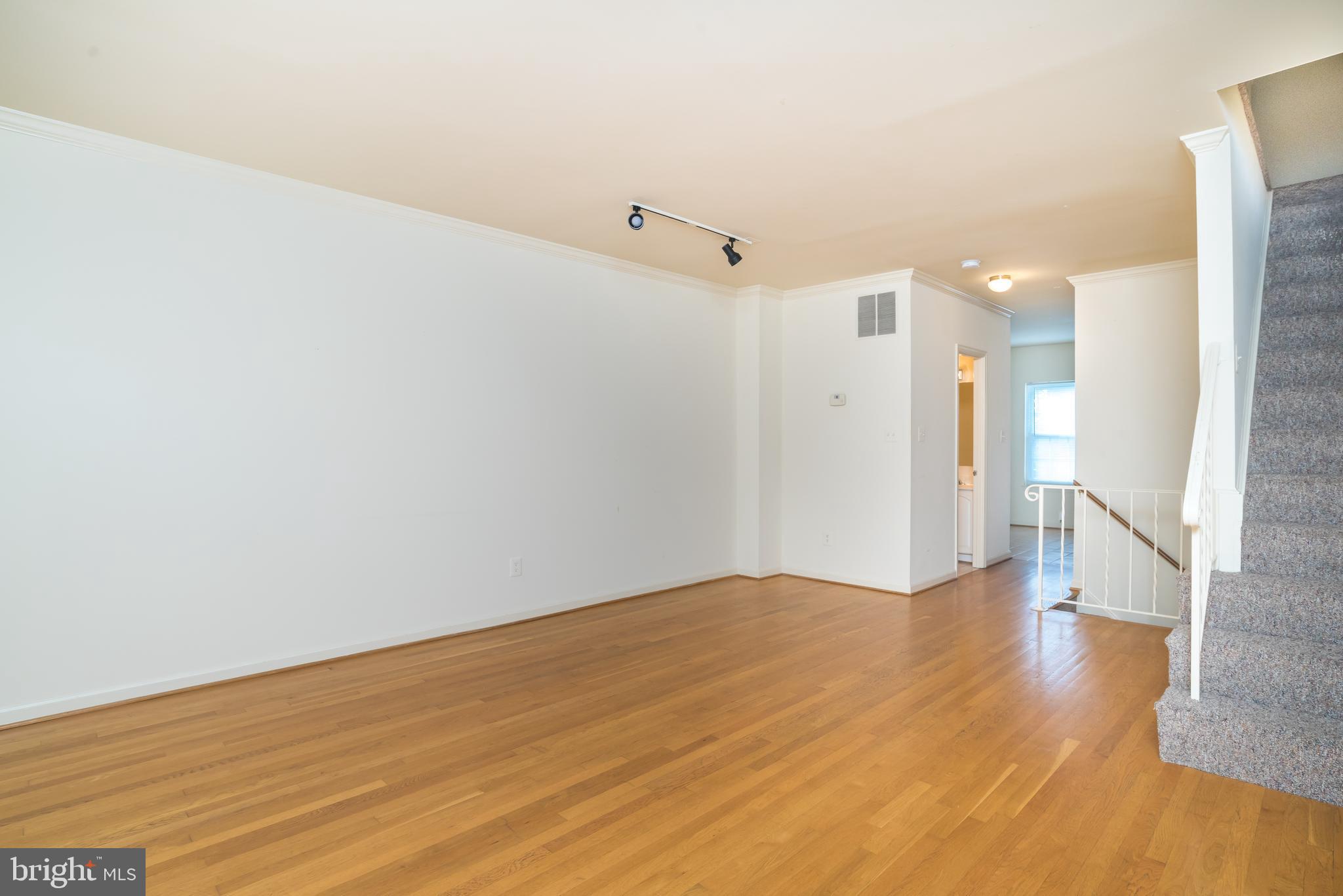 950 South Rolfe Street Arlington, VA 22204 - Photo 12 of 30 Main Level Living/Dining Combo