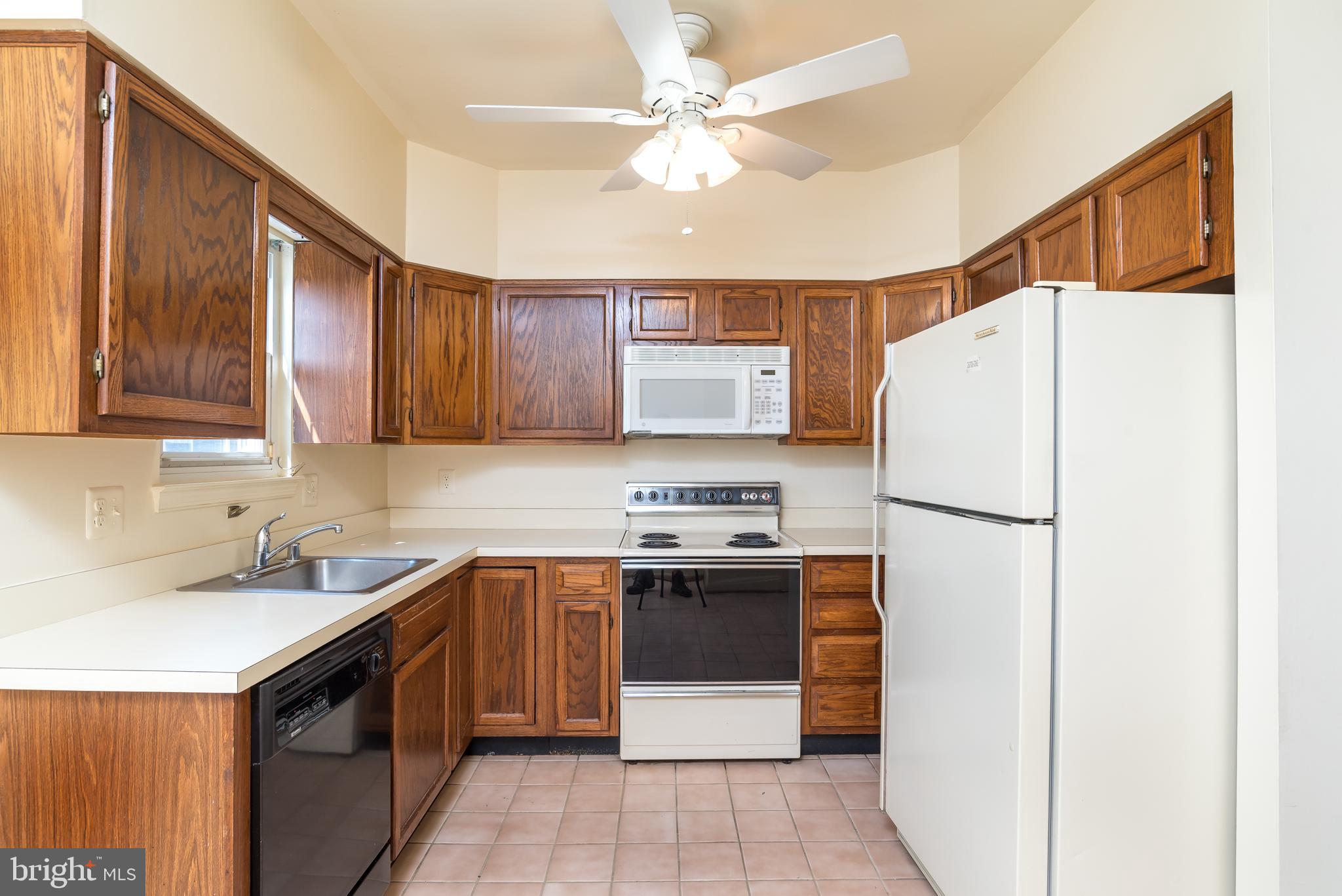 950 South Rolfe Street Arlington, VA 22204 - Photo 18 of 30 Kitchen with space for a table