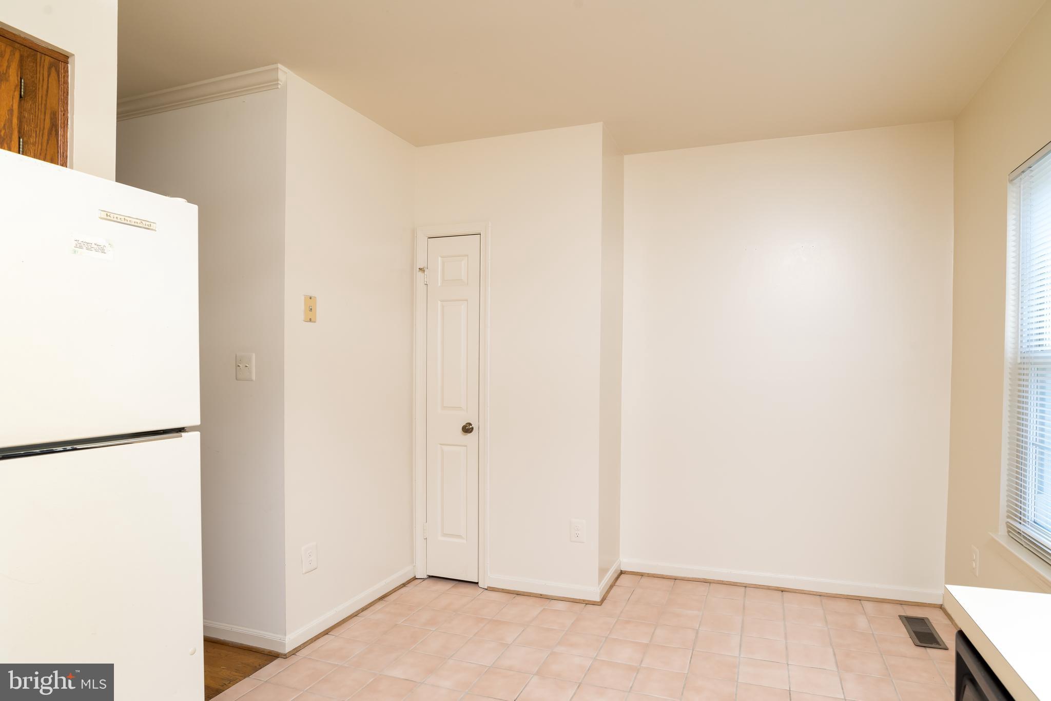 950 South Rolfe Street Arlington, VA 22204 - Photo 19 of 30 Kitchen with space for a table