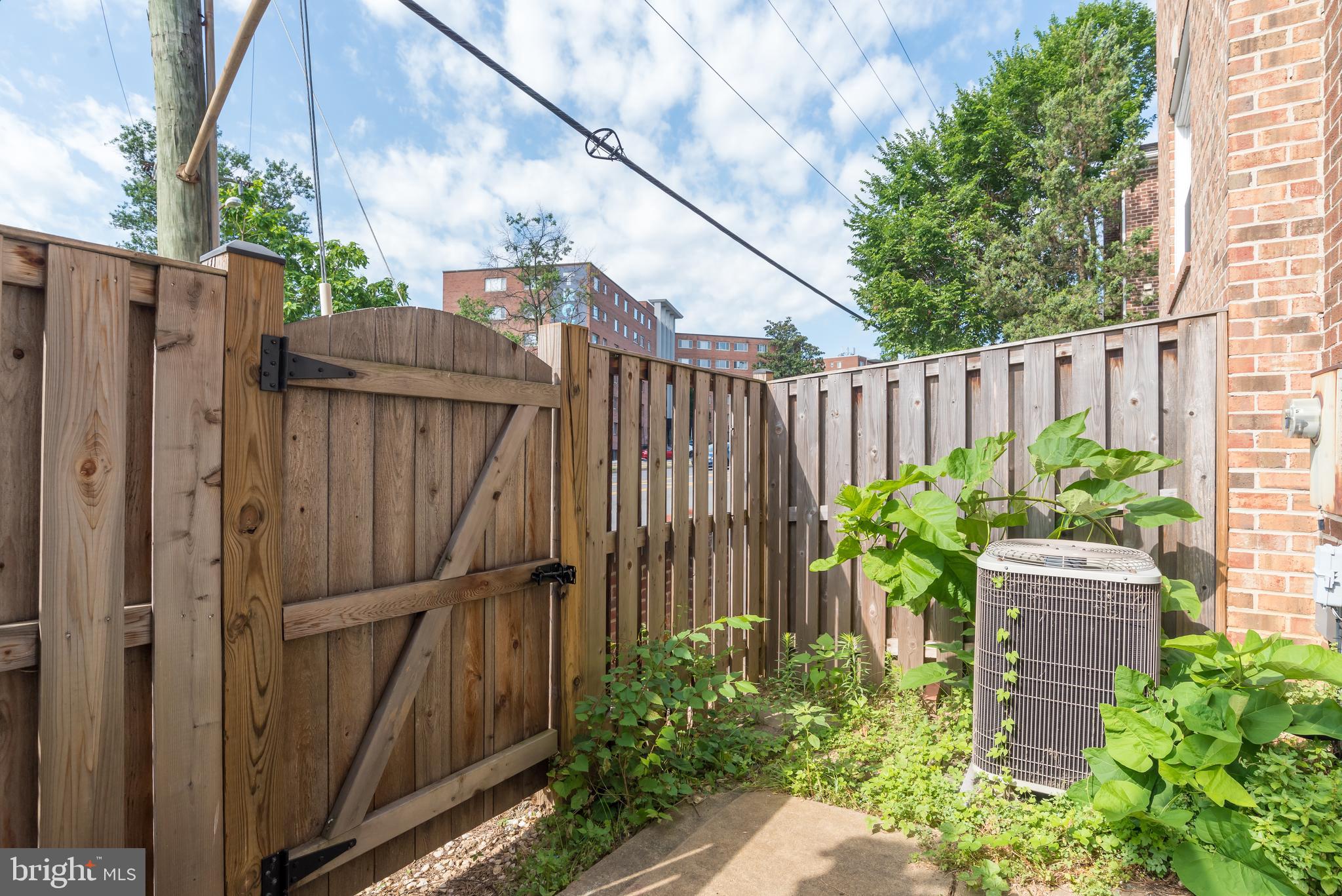950 South Rolfe Street Arlington, VA 22204 - Photo 9 of 30 Small Patio