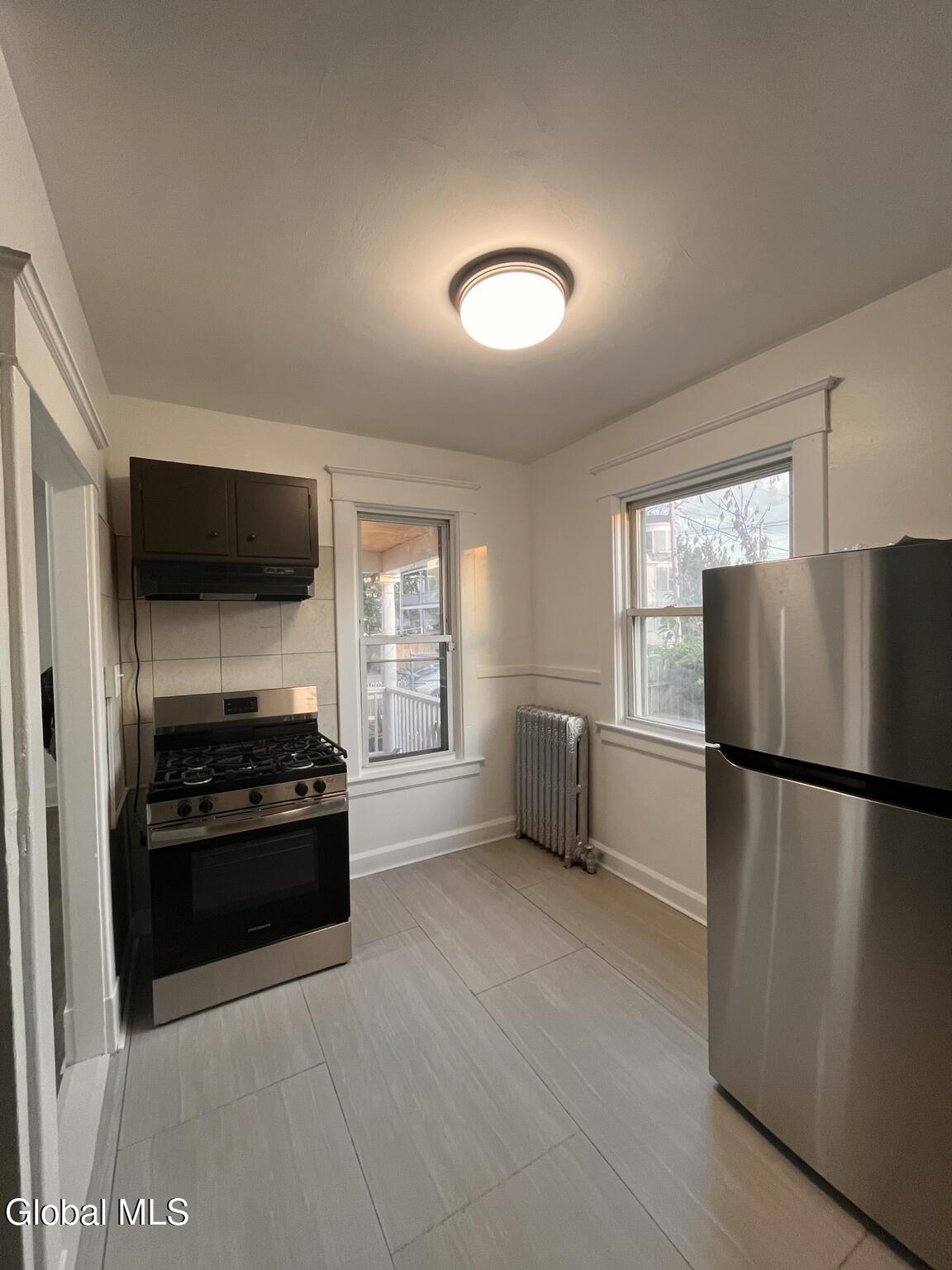 1 Chestnut Street, Unit 2 Schenectady, NY 12307 - Photo 3 of 9 72187590-D5D8-4636-9F26-972D9706A998