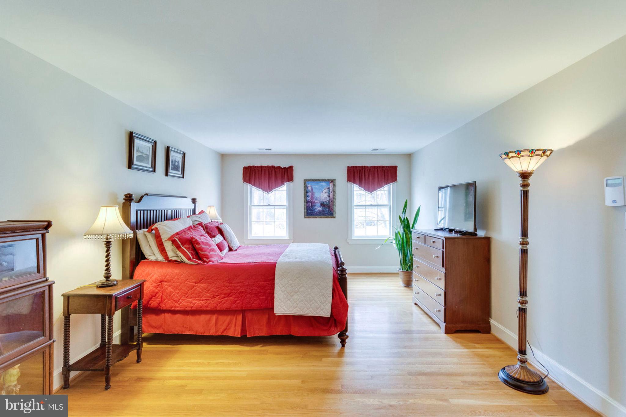 2825 Rifle Ridge Road Oakton, VA 22124 - Photo 28 of 53 Master bedroom