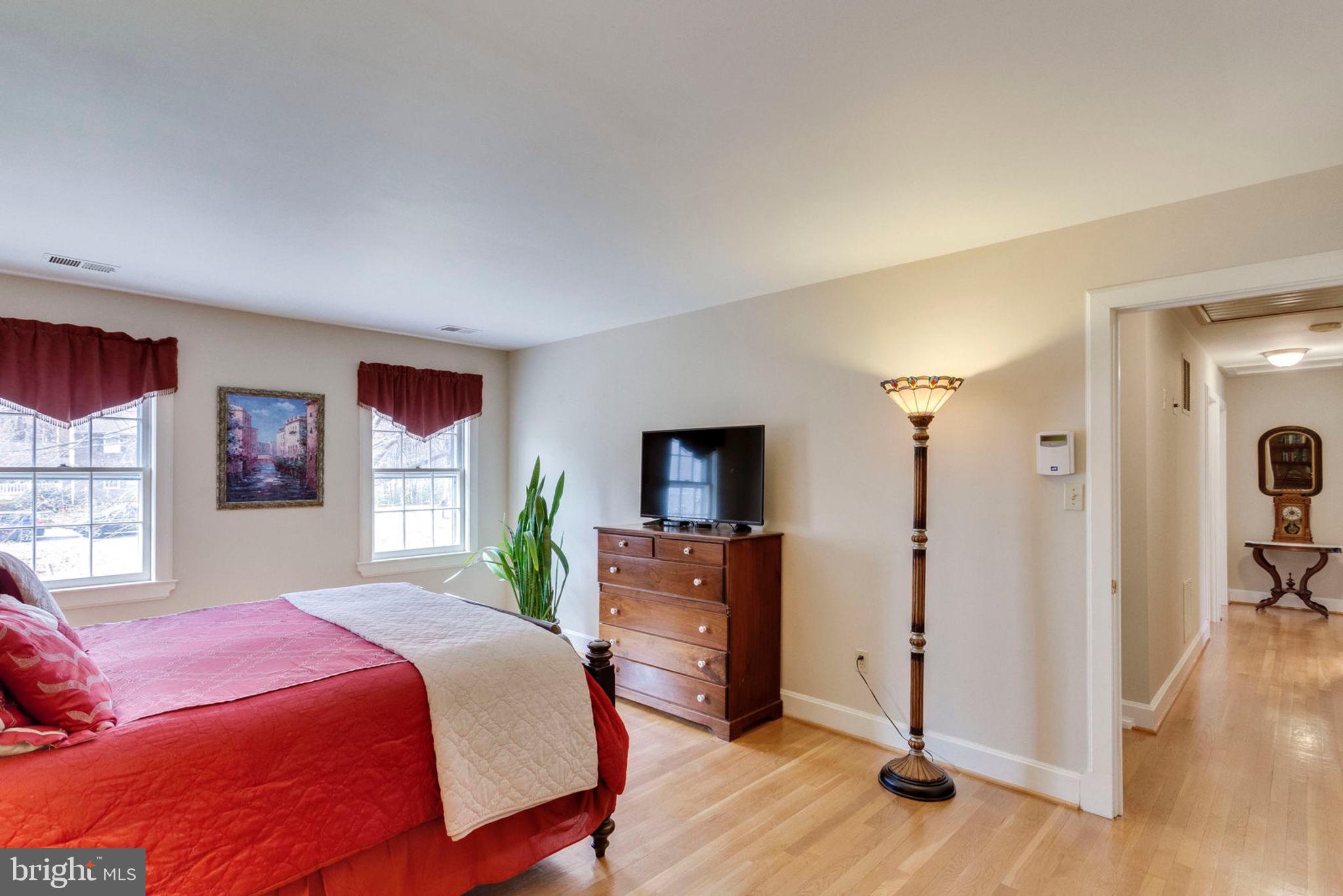2825 Rifle Ridge Road Oakton, VA 22124 - Photo 29 of 53 Master bedroom