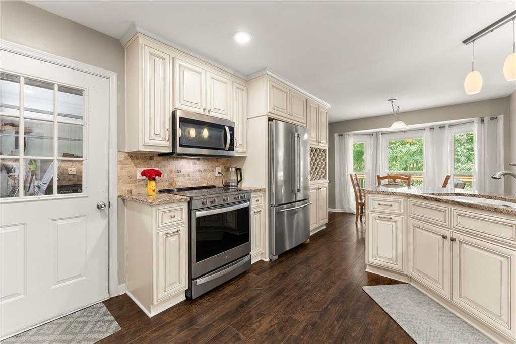6413 Farm Ridge Court Flowery Branch, GA 30542 - Photo 16 of 56 Gallery Image 16