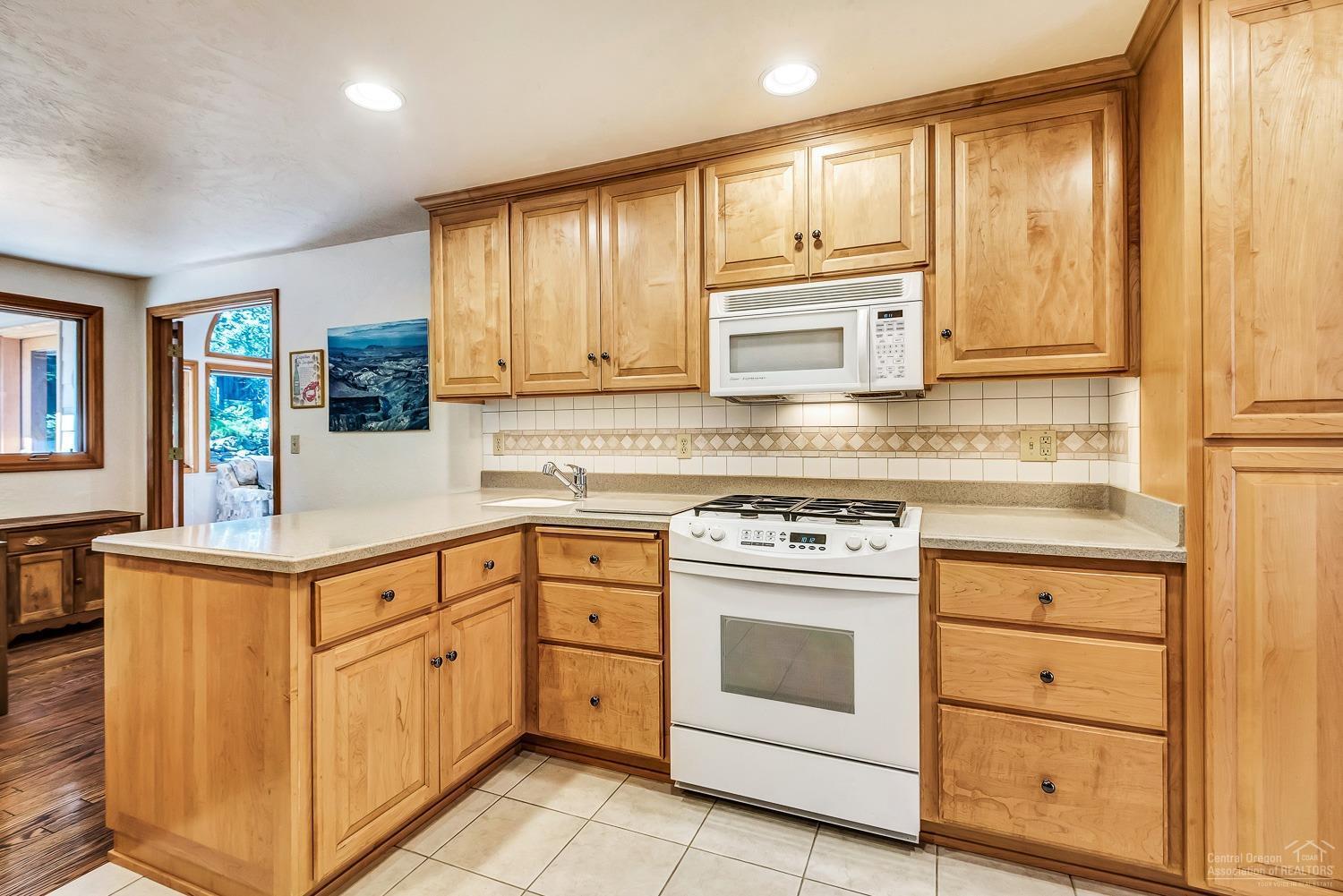 20227 Rae Road Bend, OR 97702 - Photo 7 of 25 Additional Photo