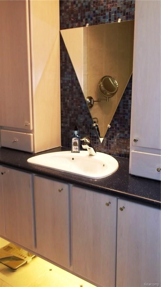 2147 Kennedy Drive Rochester, MI 48309 - Photo 29 of 31 UPPER HALL BATH VANITY