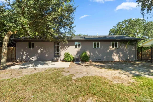 a view of a house with a yard and garage