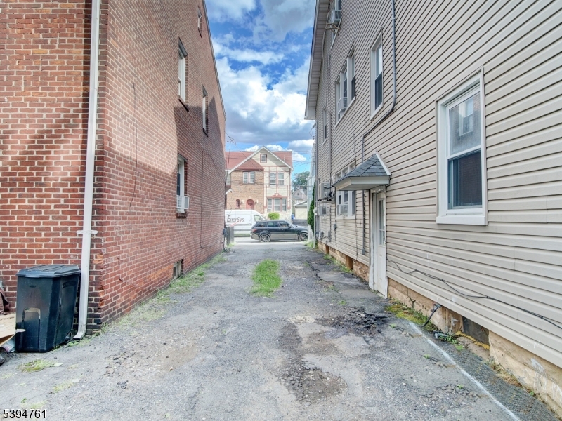 289 North Center Street Orange, NJ 07050 - Photo 13 of 20