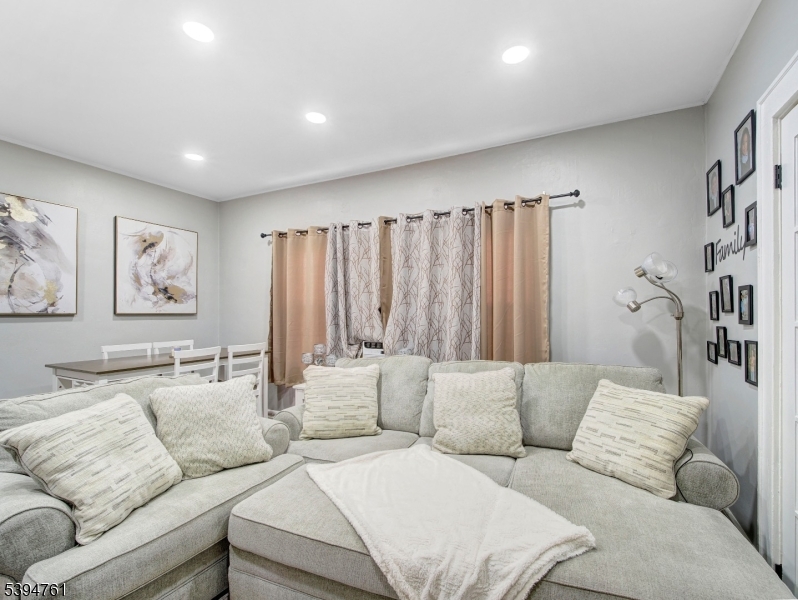 289 North Center Street Orange, NJ 07050 - Photo 3 of 20