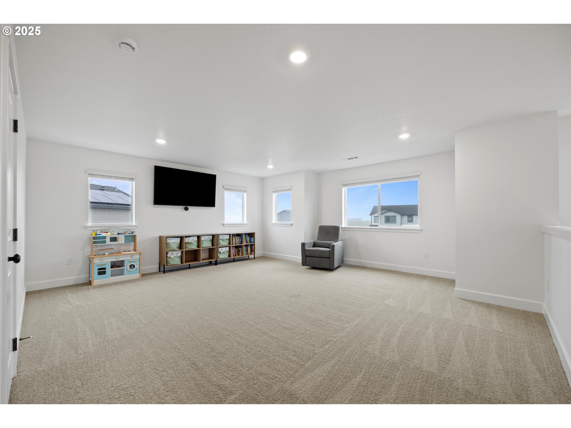 1678 Wilson Street Umatilla, OR 97882 - Photo 24 of 38 a view of a livingroom with furniture and a flat screen tv