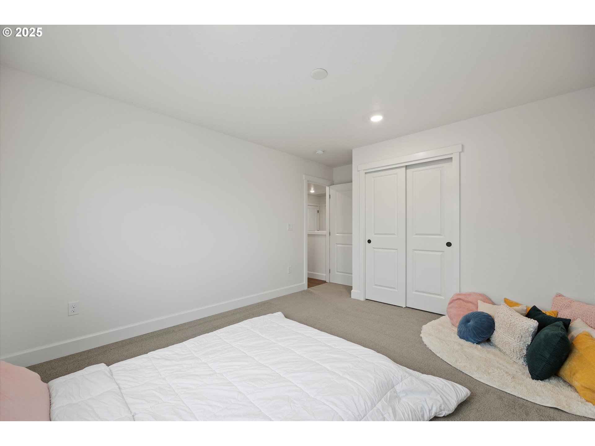 1678 Wilson Street Umatilla, OR 97882 - Photo 26 of 38 a bathroom with a sink and a mirror