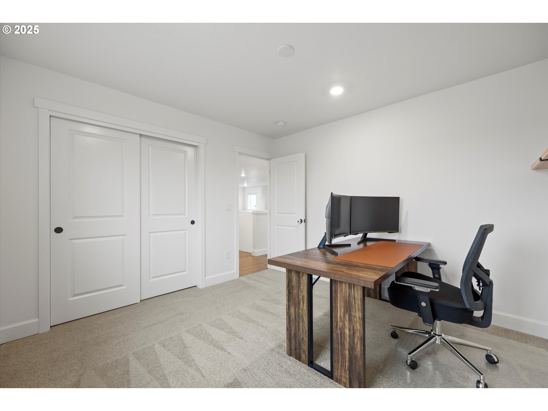 1678 Wilson Street Umatilla, OR 97882 - Photo 29 of 38 a view of a workspace with furniture