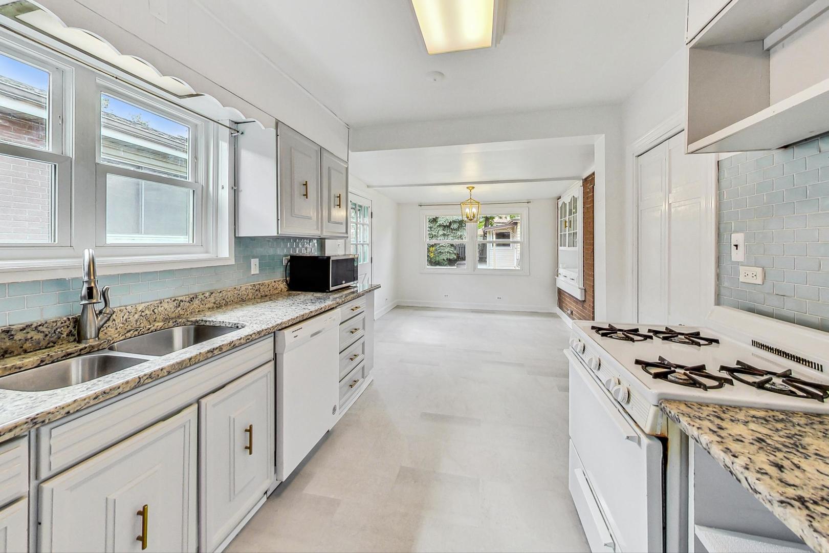 8506 East Prairie Road Skokie, IL 60076 - Photo 5 of 19 Gallery Image 5