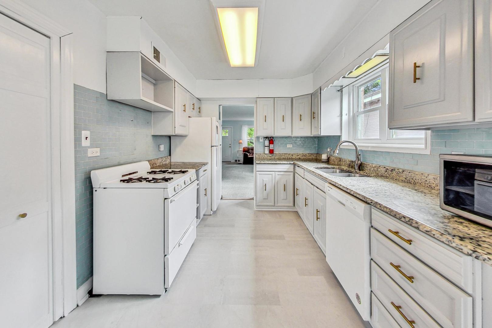 8506 East Prairie Road Skokie, IL 60076 - Photo 6 of 19 Gallery Image 6