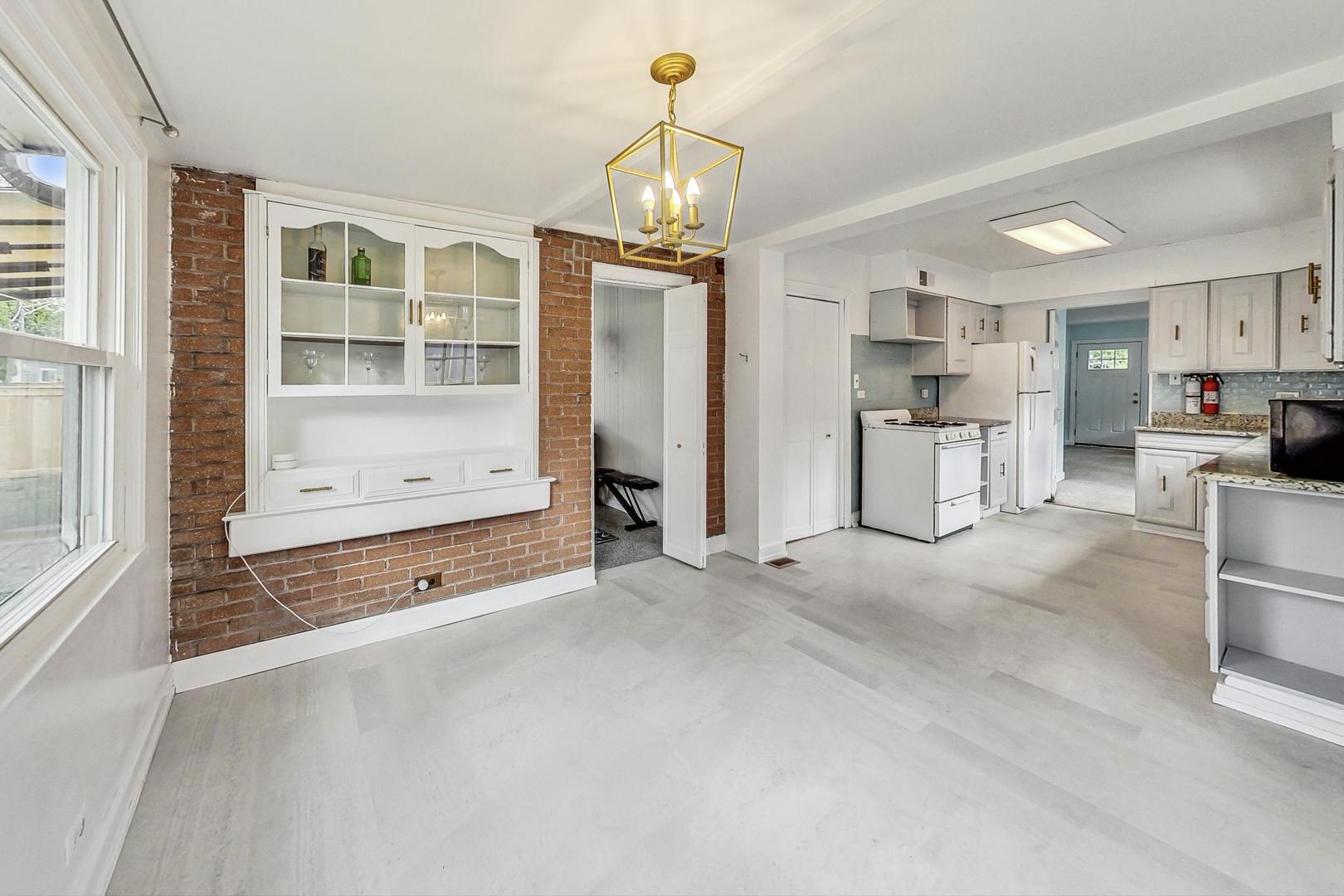 8506 East Prairie Road Skokie, IL 60076 - Photo 7 of 19 Gallery Image 7
