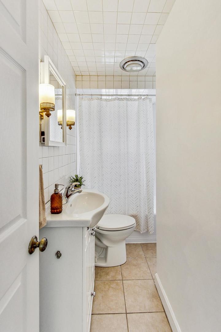 8506 East Prairie Road Skokie, IL 60076 - Photo 10 of 19 Gallery Image 10