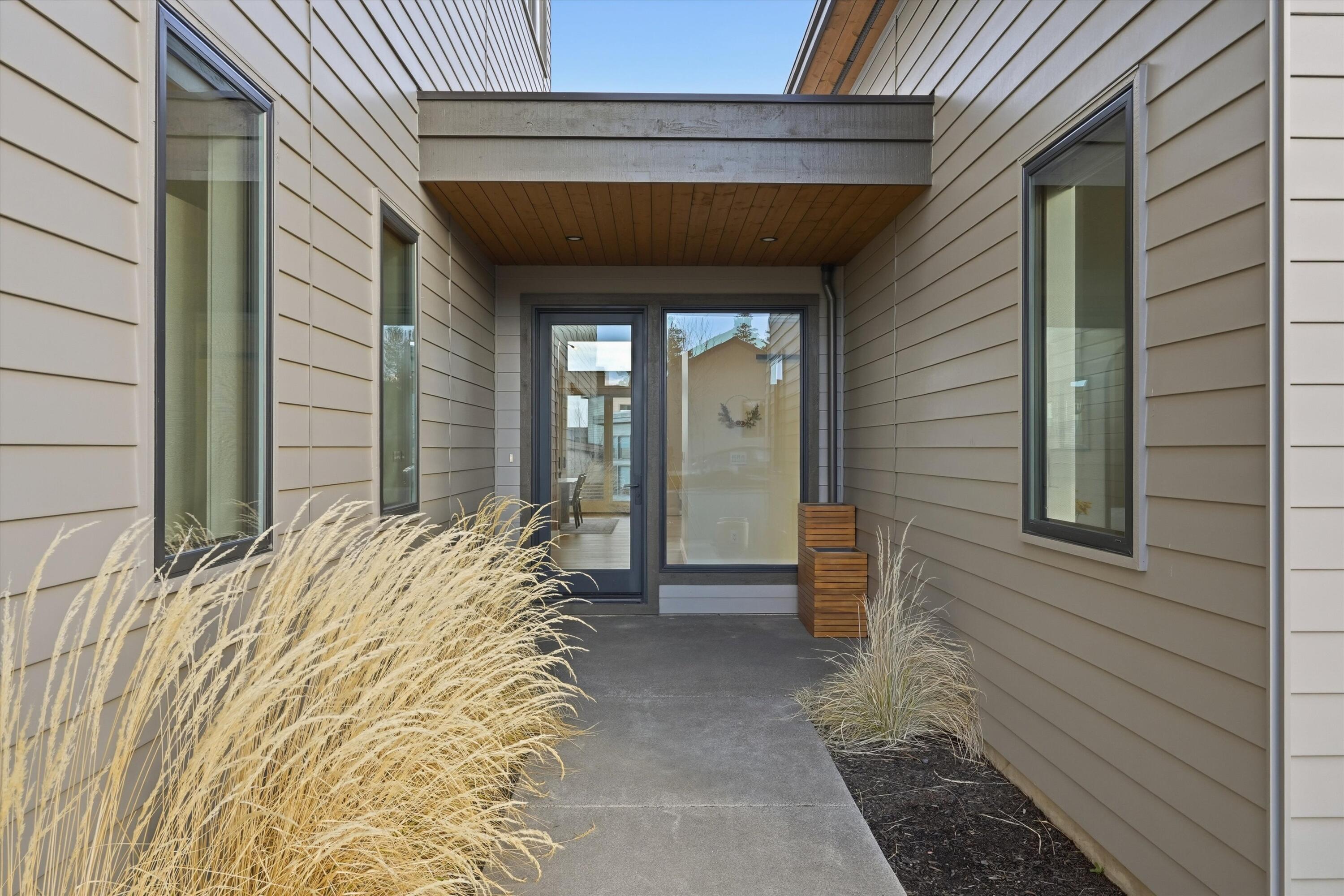 19170 Gateway Loop Bend, OR 97702 - Photo 3 of 40