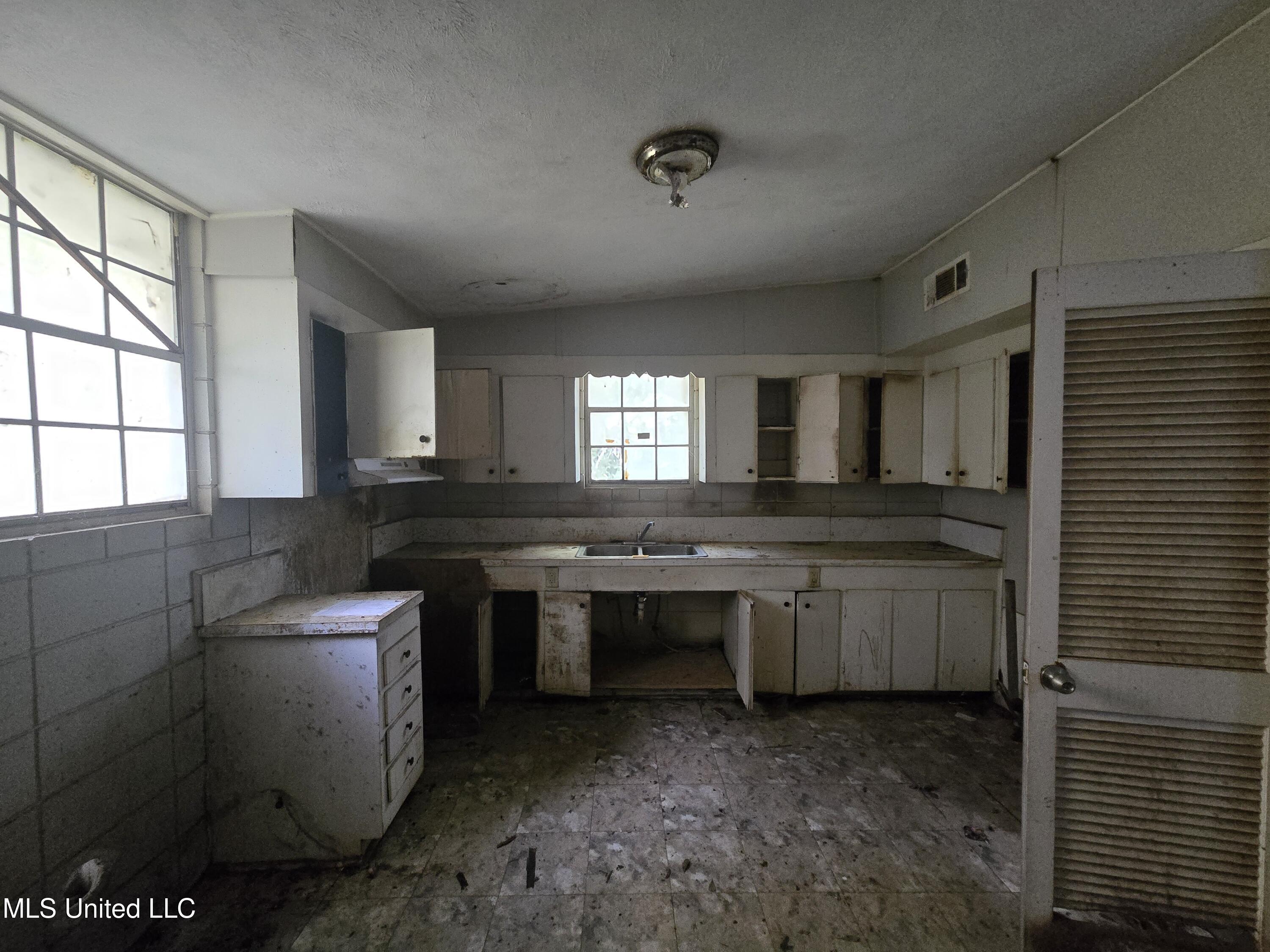 1104 McCluer Road Jackson, MS 39212 - Photo 5 of 6 5 Ilay Soffer